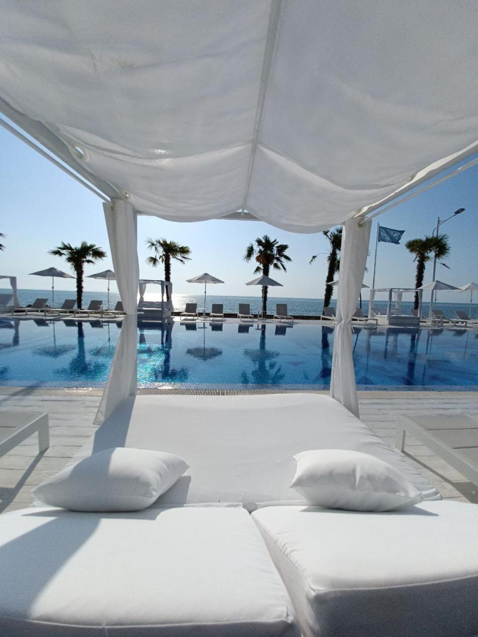 Luxury Oasis Apartment Чакви Екстериор снимка