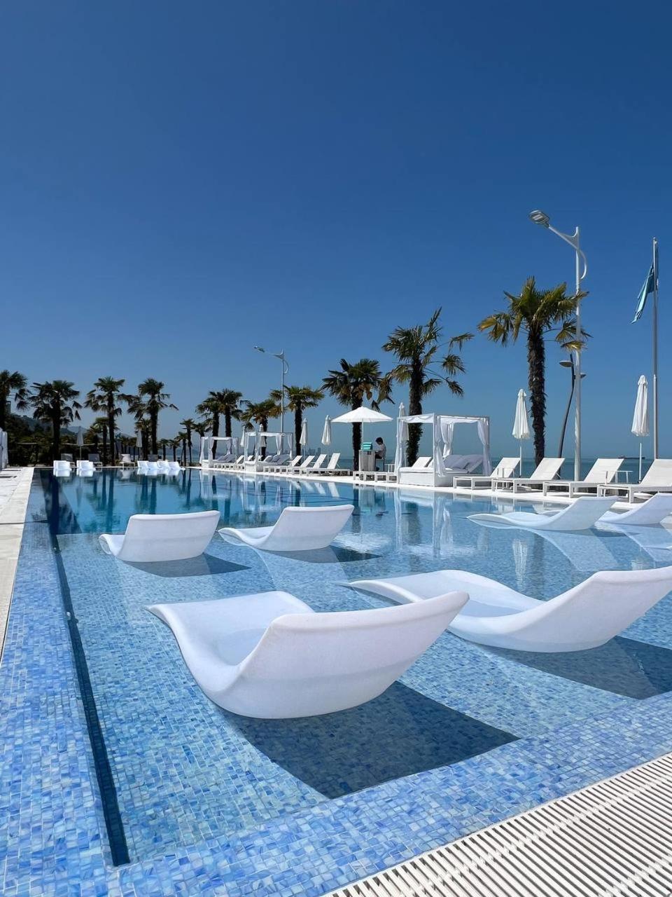 Luxury Oasis Apartment Чакви Екстериор снимка