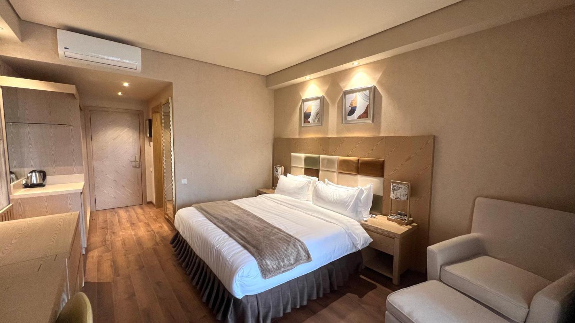 Luxury Oasis Apartment Чакви Стая снимка